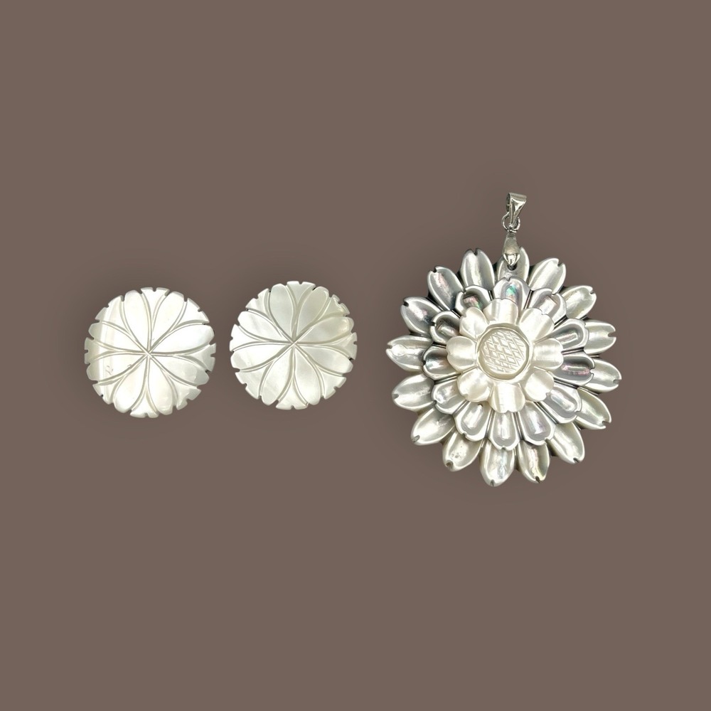 Vintage Mother Of Pearl Flower Pendant Necklace Clip Earrings 18k Gold Plated